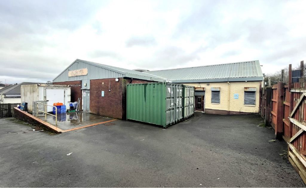 Industrial to let in 106 A, Cumbernauld Road, Muirhead, Glasgow G69, £15,000 pa