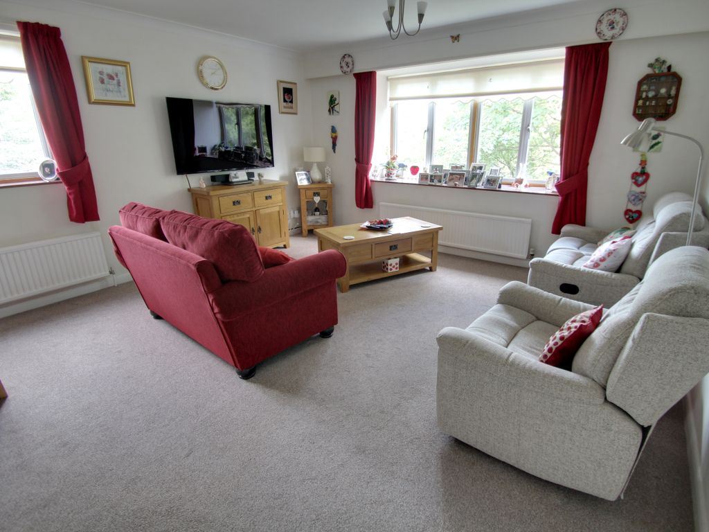 2 bed flat for sale in Broadway, Peterborough, Cambridgeshire PE1, £175,000