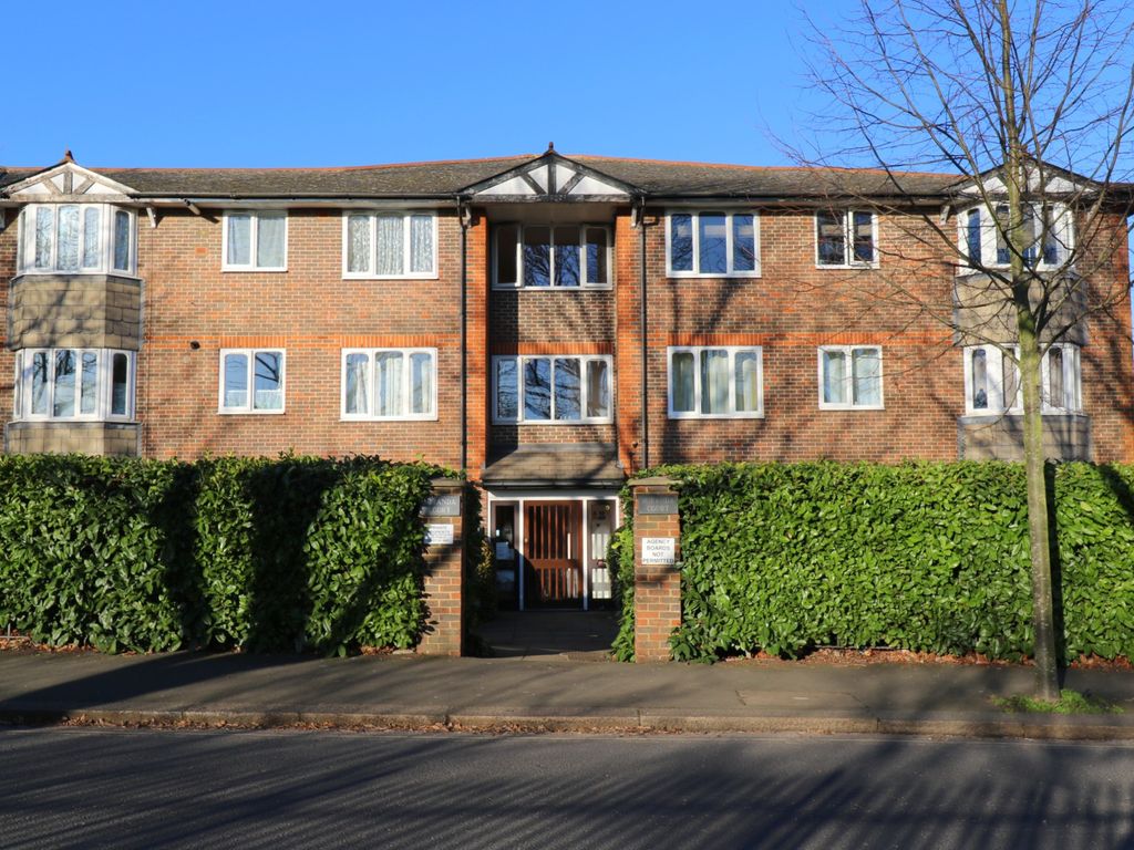 2 bed flat for sale in Queens Drive, West Acton, West Acton W3, £475,000
