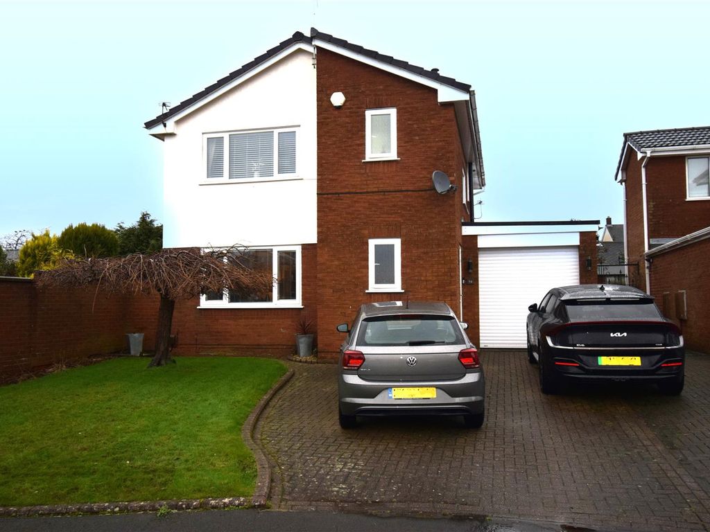 4 bed detached house for sale in Broom Way, Westhoughton, Bolton BL5, £370,000