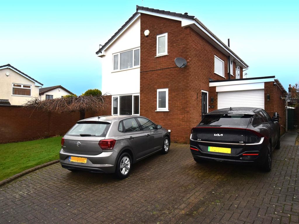 4 bed detached house for sale in Broom Way, Westhoughton, Bolton BL5, £370,000