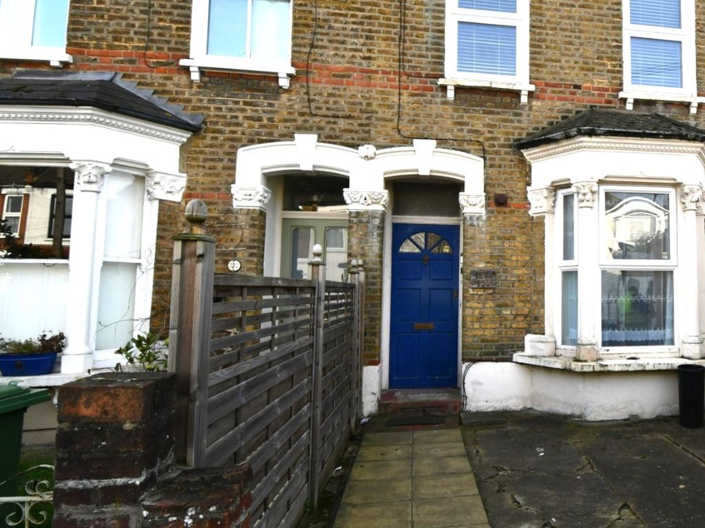 2 bed flat to rent in Sebert Road, London E7, £1,600 pcm