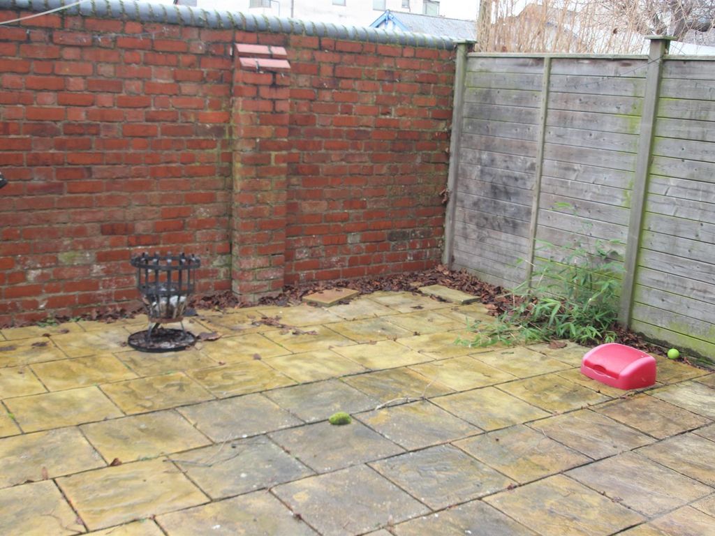 4 bed terraced house to rent in Victoria Court, Hereford HR4, £1,250 pcm