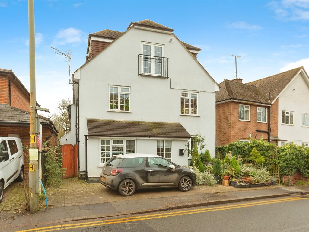 1 bed flat for sale in Waterside, Chesham HP5, £250,000