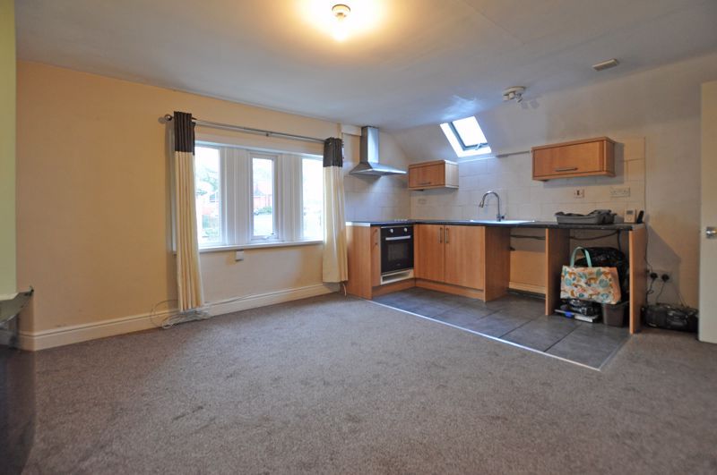 1 bed flat to rent in Top Floor Flat, Kingsmill Terrace, Newport NP20, £625 pcm