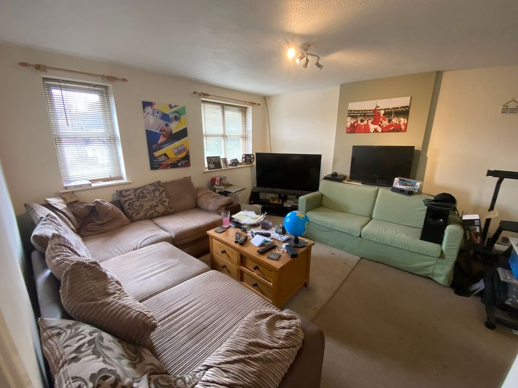 2 bed flat for sale in Avebury Close, Nuneaton CV11, £110,000