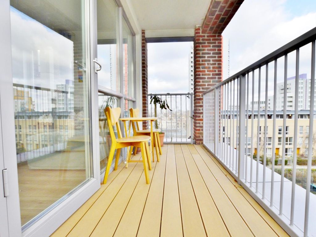 1 bed flat for sale in Minnie Baldock Street, London E16, £400,000