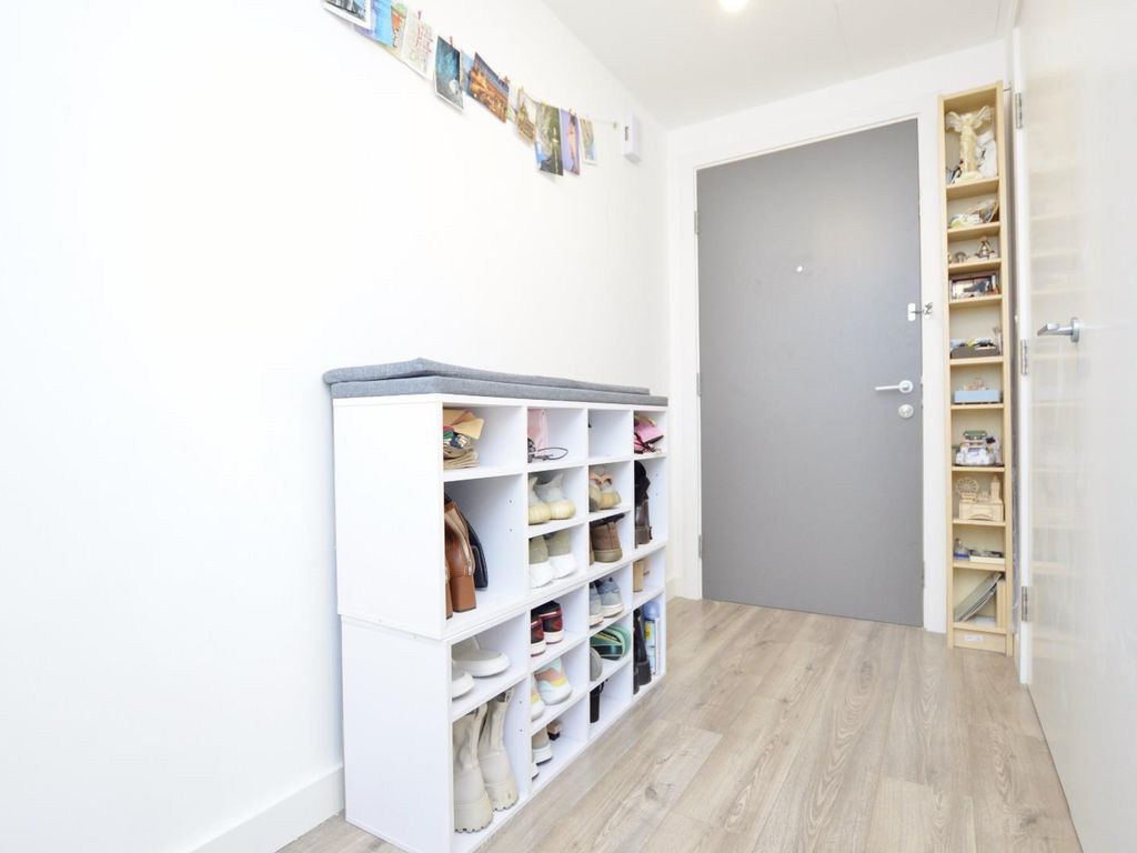 1 bed flat for sale in Minnie Baldock Street, London E16, £400,000