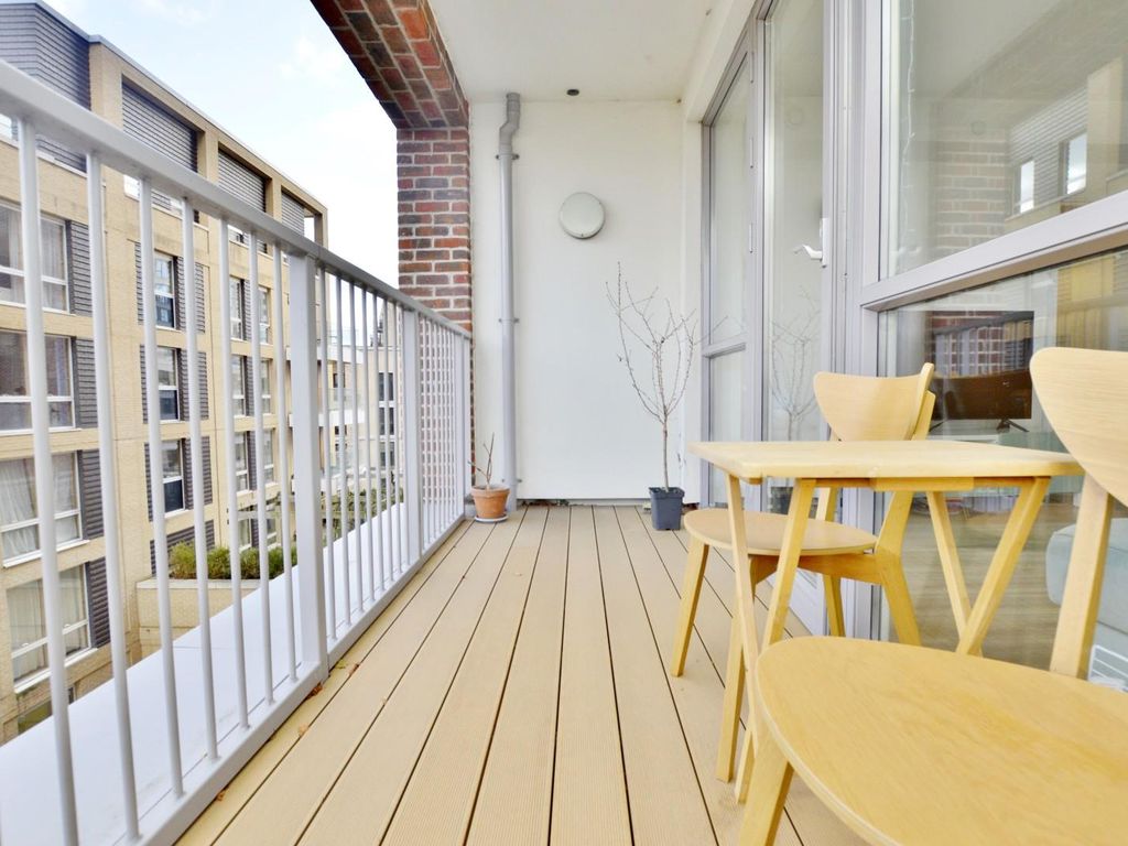 1 bed flat for sale in Minnie Baldock Street, London E16, £400,000