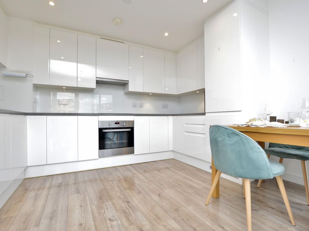 1 bed flat for sale in Minnie Baldock Street, London E16, £400,000