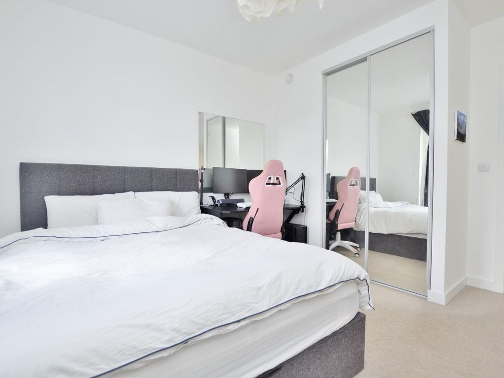 1 bed flat for sale in Minnie Baldock Street, London E16, £400,000