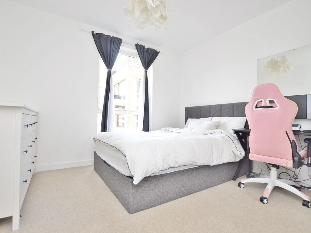 1 bed flat for sale in Minnie Baldock Street, London E16, £400,000