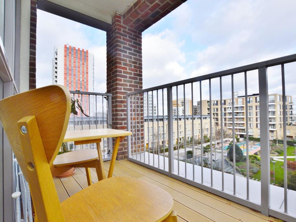 1 bed flat for sale in Minnie Baldock Street, London E16, £400,000