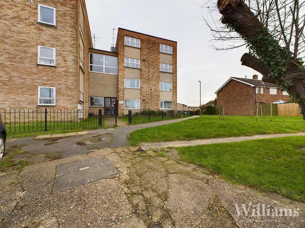 2 bed flat for sale in Radnor End, Elmhurst, Aylesbury HP20, £200,000