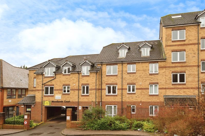 1 bed flat for sale in Woodlands Court, Chatham ME5, £145,000