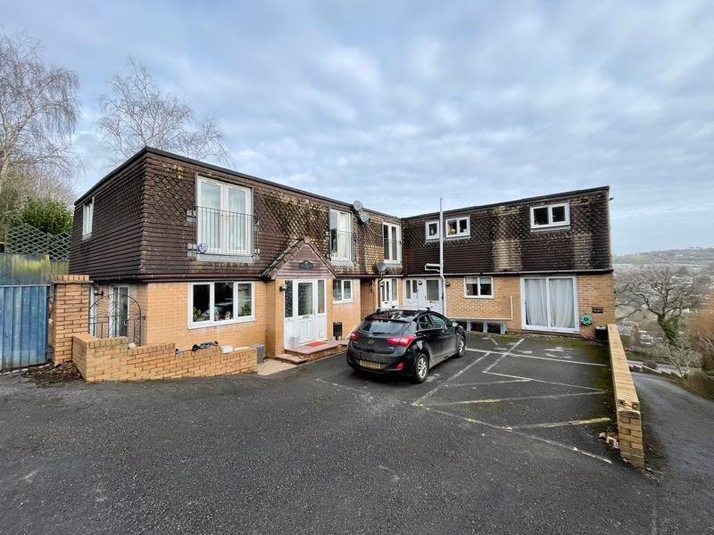 3 bed flat for sale in Uplyme Road, Lyme Regis DT7, £180,000