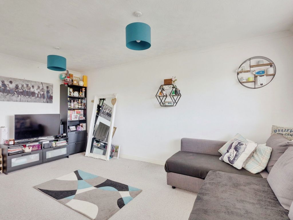 1 bed flat for sale in Suffolk Avenue, Leigh-On-Sea SS9, £190,000