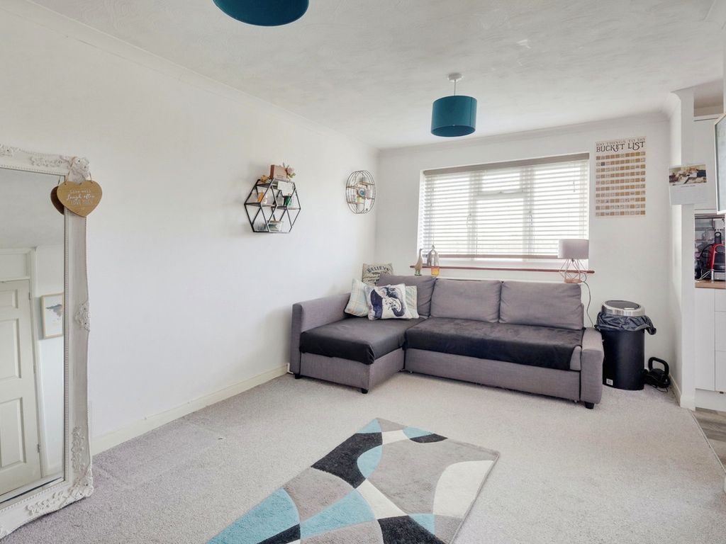 1 bed flat for sale in Suffolk Avenue, Leigh-On-Sea SS9, £190,000