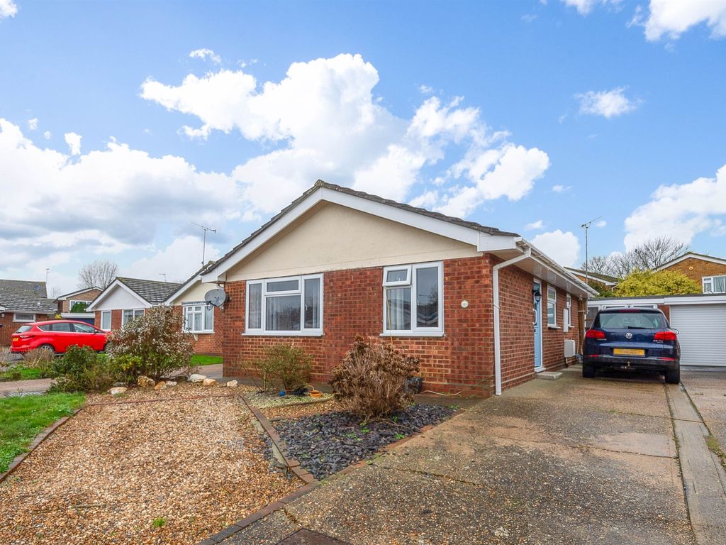 3 bed detached bungalow for sale in Poplar Grove, Burnham-On-Crouch CM0, £350,000