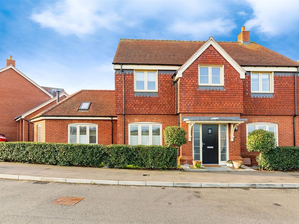 4 bed detached house for sale in Chapel Drive, Aston Clinton, Aylesbury HP22, £845,000