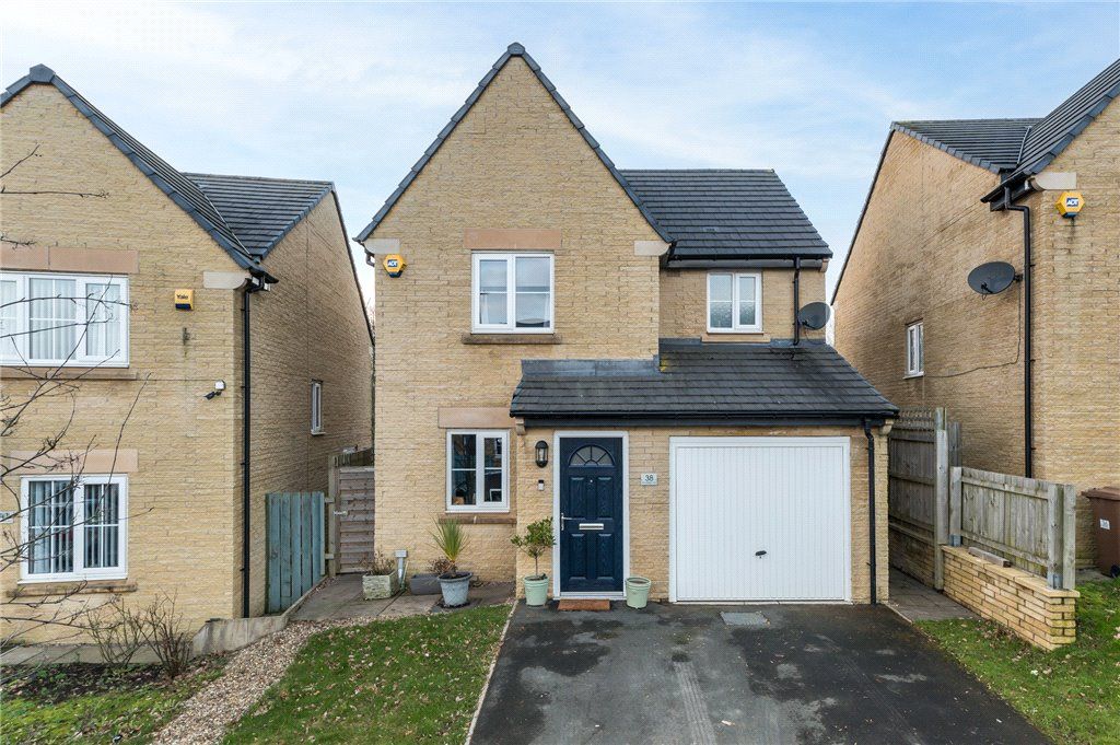 3 bed detached house for sale in Beck Bridge Lane, Allerton, Bradford BD15, £250,000