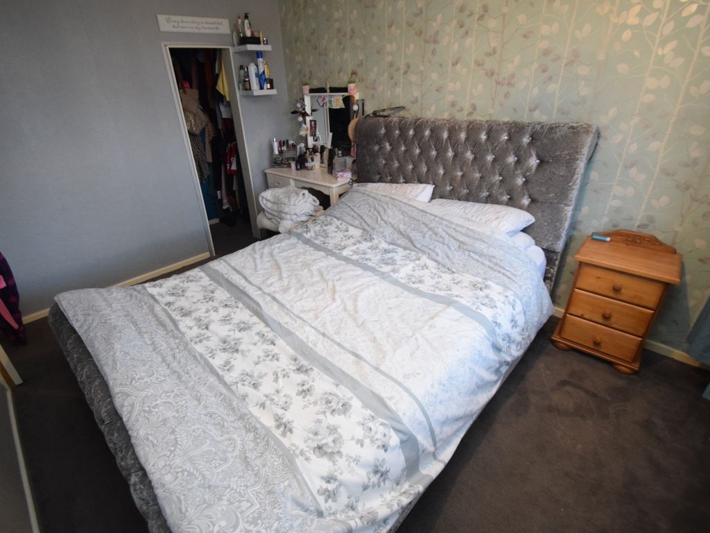 4 bed semi-detached house for sale in Kenley Parade, Bradford, Bradford, West Yorkshire BD7, £225,000
