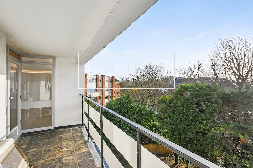 2 bed flat for sale in Woodlands, London NW11, £649,950