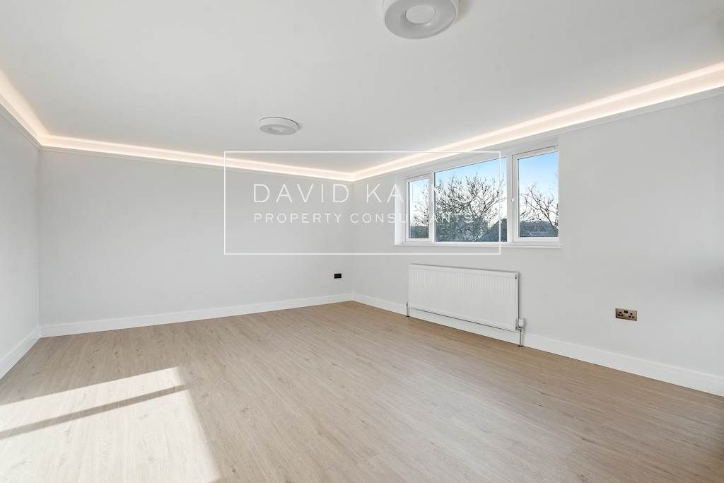 2 bed flat for sale in Woodlands, London NW11, £649,950