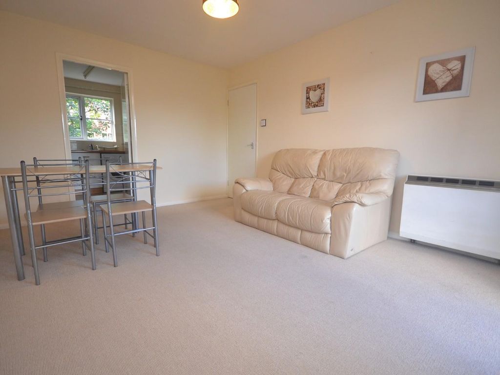 2 bed flat to rent in Rose Kiln Lane, Reading RG1, £1,200 pcm