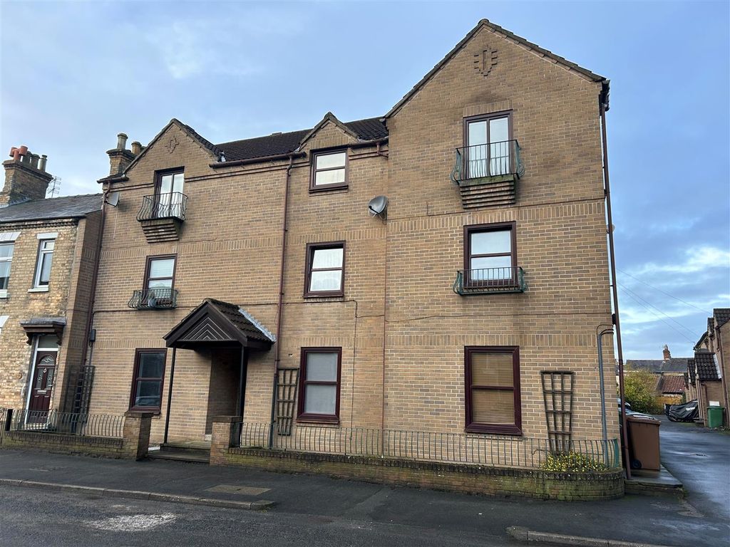 1 bed flat for sale in Union Street, Pocklington, York YO42, £60,000