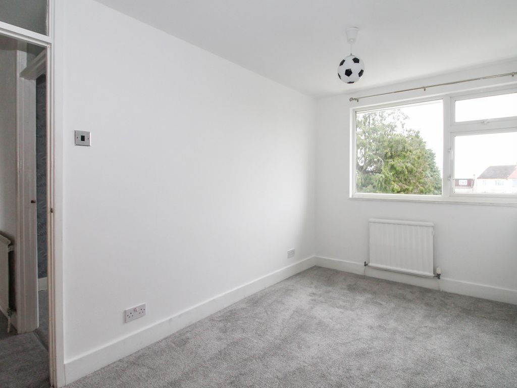 4 bed terraced house to rent in Woolwich Road, Abbey Wood SE2, £2,300 pcm
