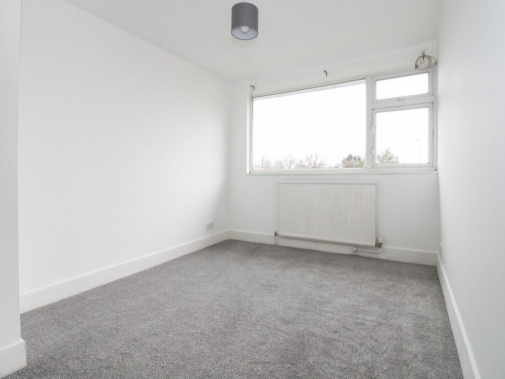 4 bed terraced house to rent in Woolwich Road, Abbey Wood SE2, £2,300 pcm