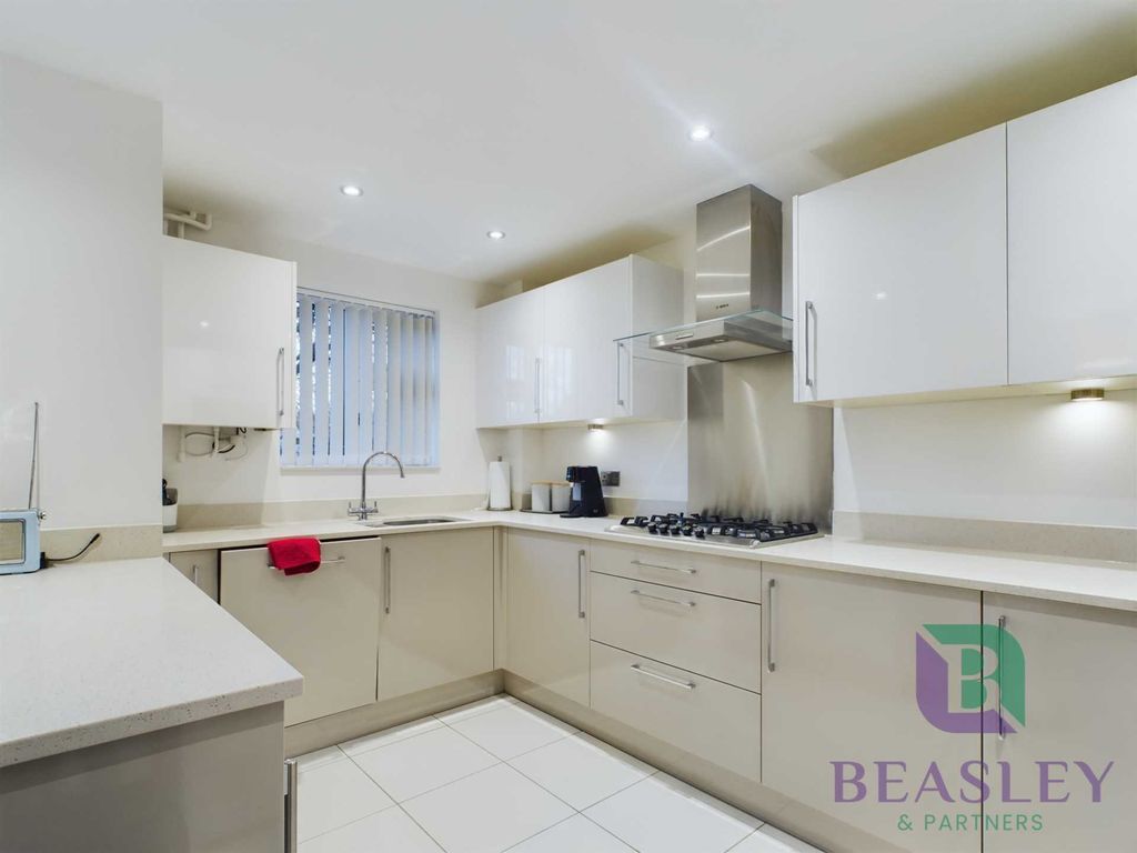 2 bed flat for sale in Club Lane, Woburn Sands MK17, £375,000