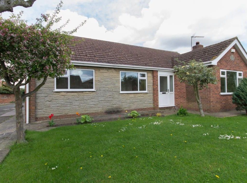 3 bed detached bungalow to rent in Back Street, Alkborough, Scunthorpe DN15, £725 pcm