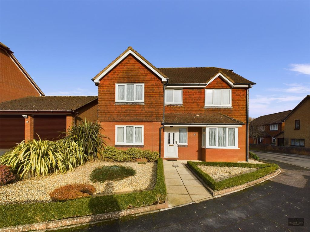 5 bed property for sale in Honeylands Way, Exeter EX4, £550,000