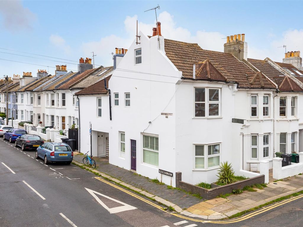 2 bed flat for sale in Rutland Road, Hove BN3, £285,000