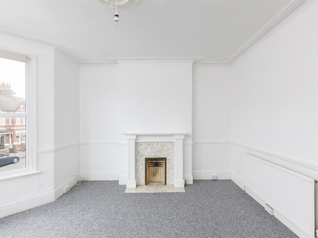 2 bed flat for sale in Rutland Road, Hove BN3, £285,000