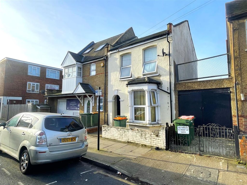 3 bed semi-detached house for sale in Third Avenue, London E12, £470,000