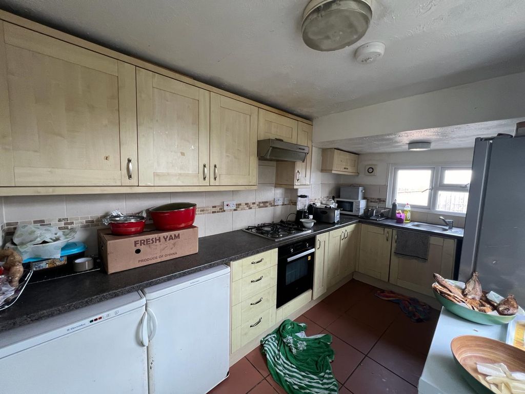 2 bed terraced house for sale in New Street, Aylesbury HP20, £275,000