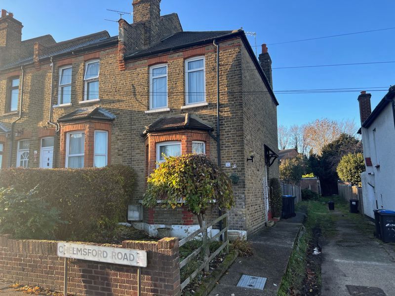 2 bed terraced house for sale in Chelmsford Road, London N14, £499,950