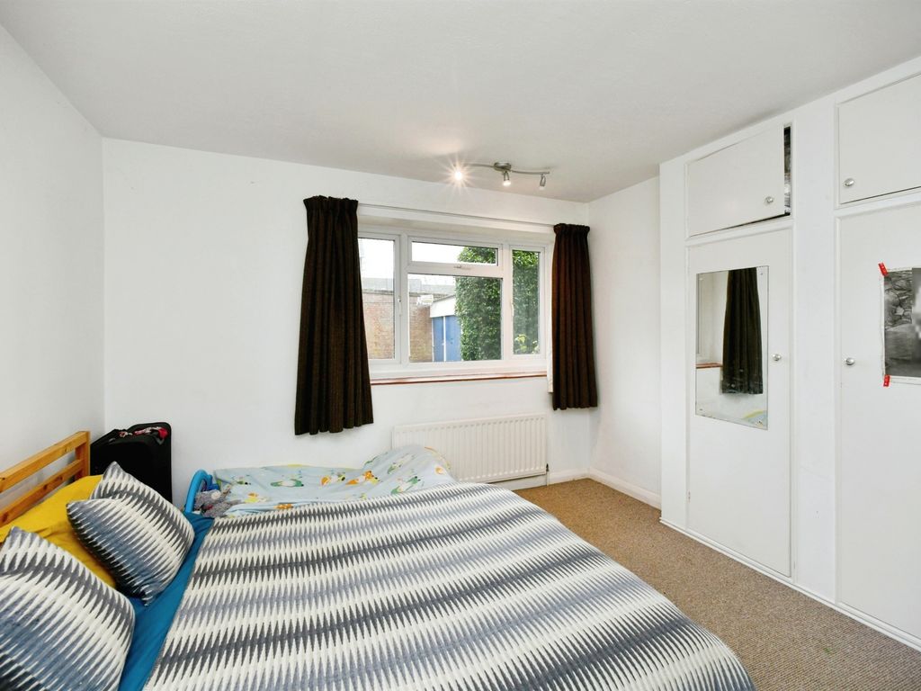 2 bed flat for sale in Varndean Road, Preston, Brighton BN1, £320,000