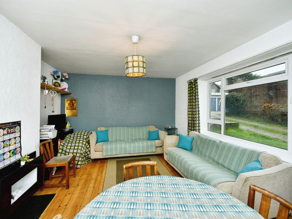 2 bed flat for sale in Varndean Road, Preston, Brighton BN1, £320,000