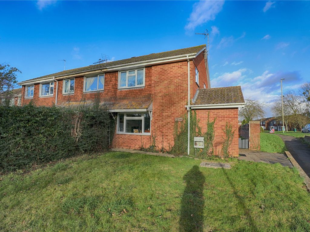 3 bed end terrace house for sale in Medoc Close, Wymans Brook, Cheltenham, Gloucestershire GL50, £290,000