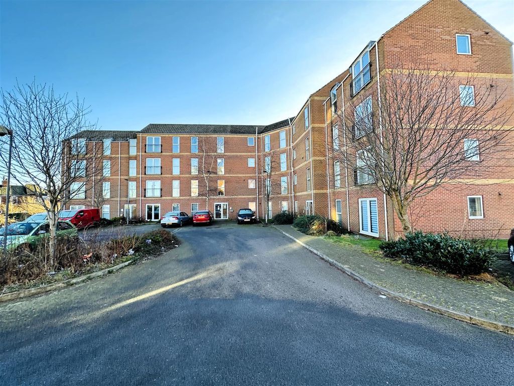 2 bed flat for sale in Cottingham Street, Goole DN14, £60,000