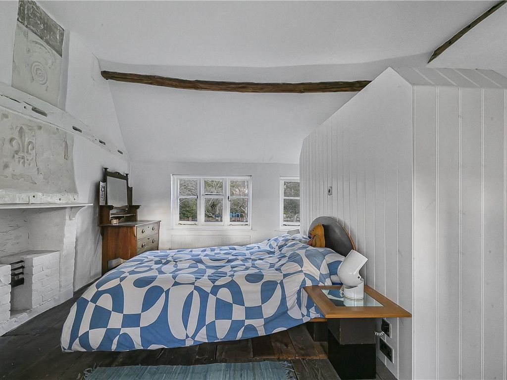 4 bed detached house for sale in Bedmond Road, Hemel Hempstead, Hertfordshire HP3, £1,000,000