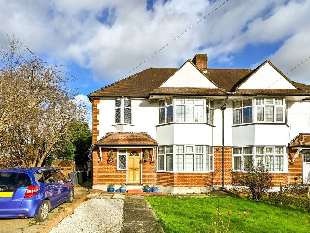 2 bed flat for sale in Aboyne Drive, Raynes Park, London SW20, £400,000
