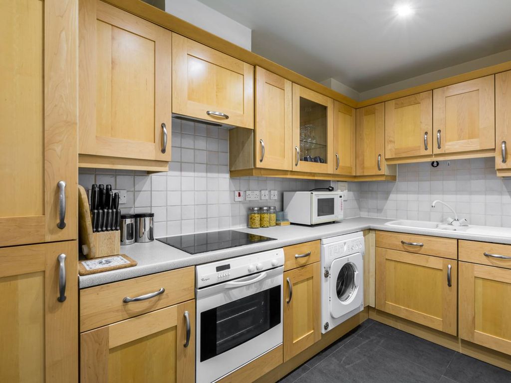 2 bed flat to rent in Hugh Street, Pimlico, London SW1V, £2,817 pcm