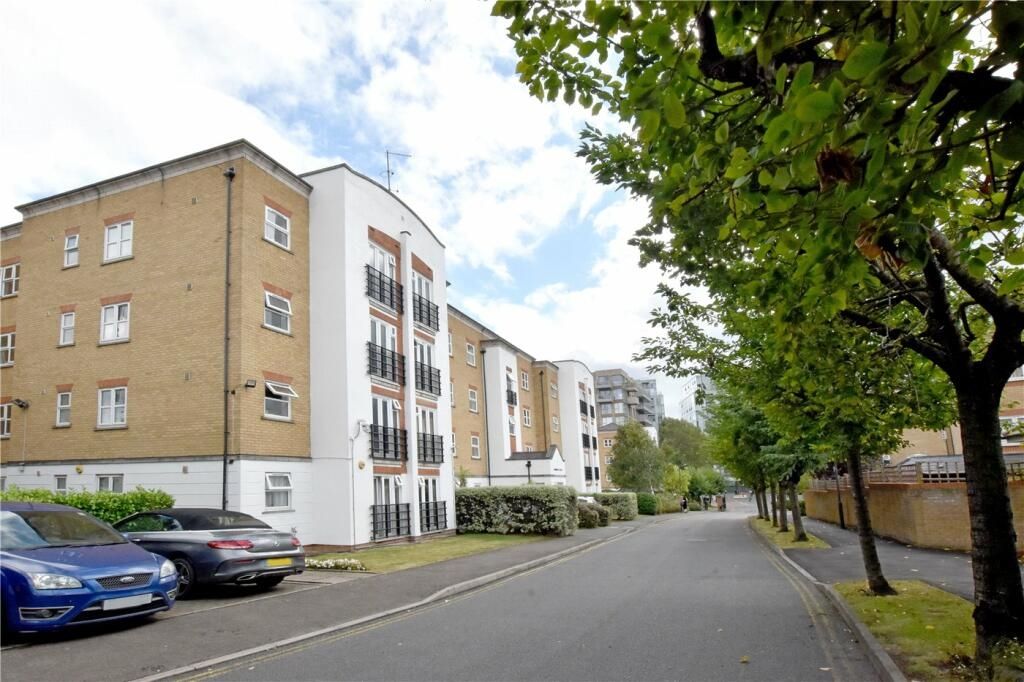 1 bed flat to rent in Glaisher Street, Deptford SE8, £2,100 pcm