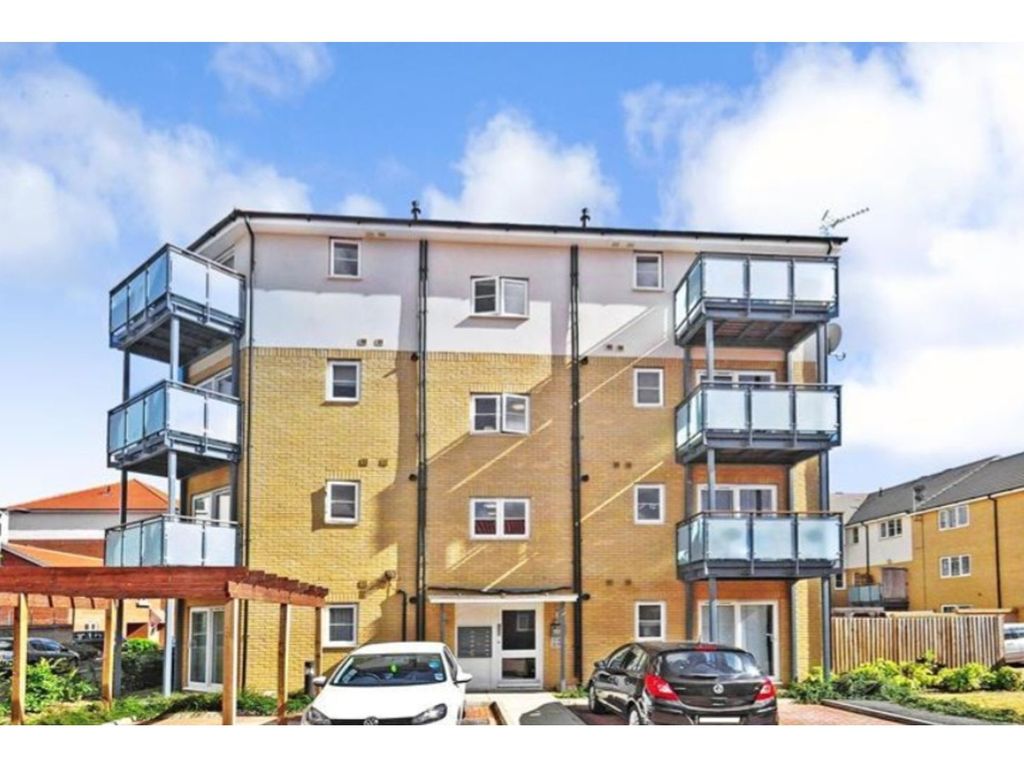 1 bed flat for sale in Harman Rise, Ilford IG3, £225,000