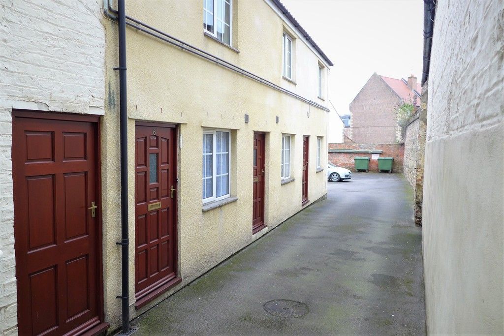 1 bed flat to rent in Crown Court, Water Skellgate, Ripon HG4, £675 pcm
